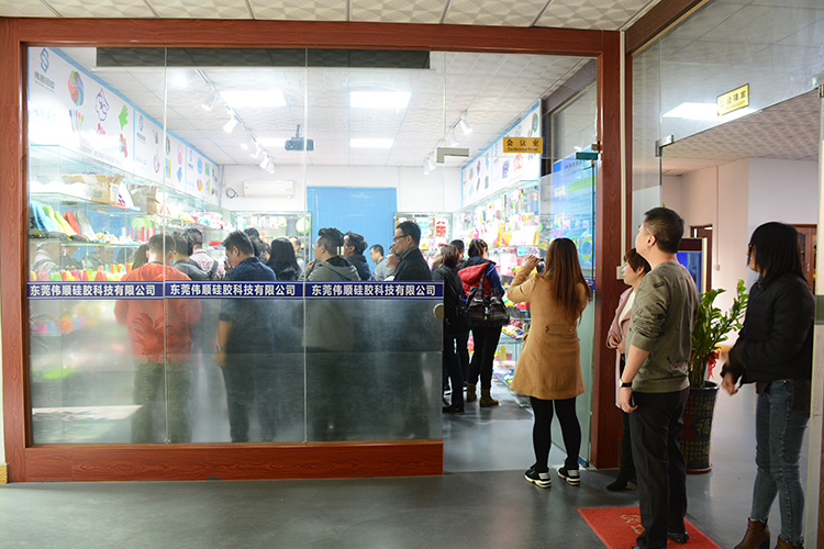香港禮品協(xié)會(huì)成員單位近30人考察偉順硅膠，2019年訂單不斷
