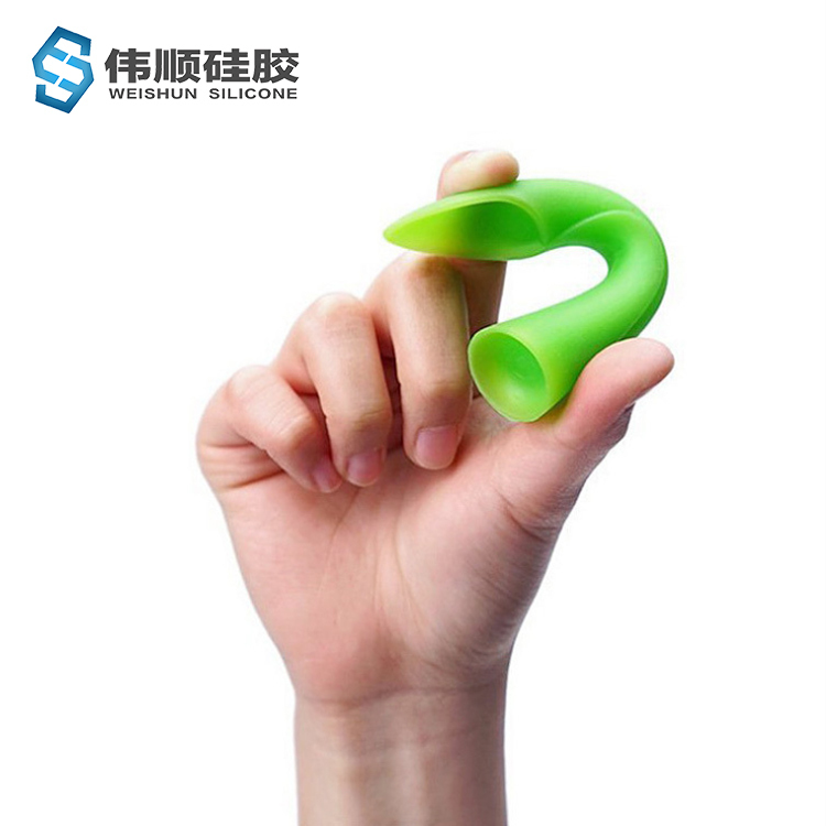 寶寶用硅膠餐具安全嗎，硅膠餐具知識[寶媽必看]